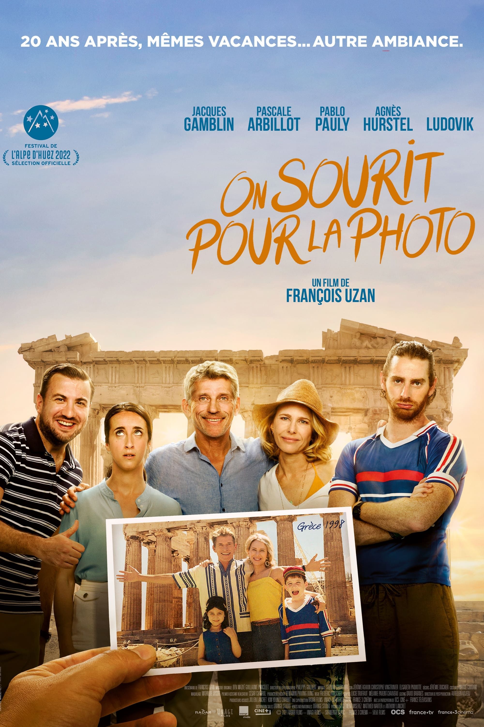 On sourit pour la photo (2022) Hindi [Voice Over] Dubbed CAMRip download full movie